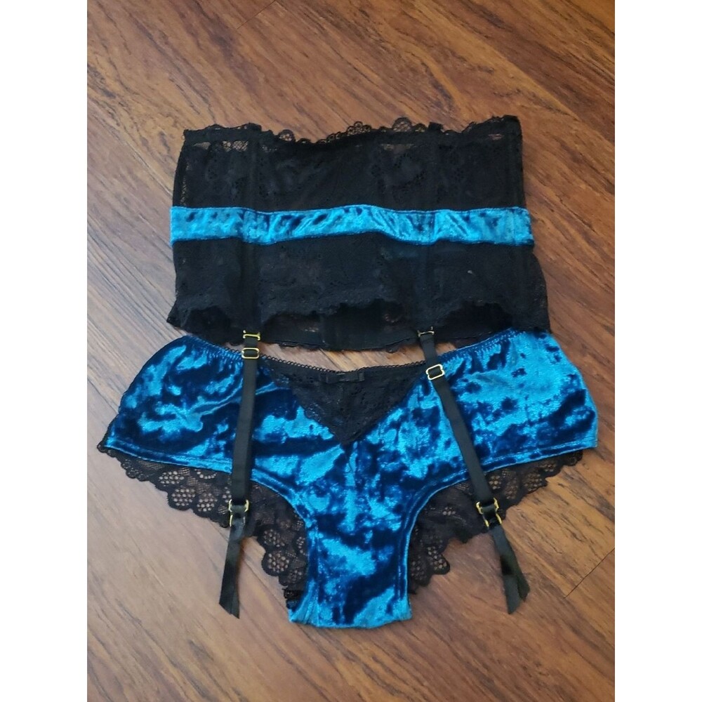 Fredericks Of Hollywood Women's Black Lace Teal Velvet Garter Panty Set Size S/M